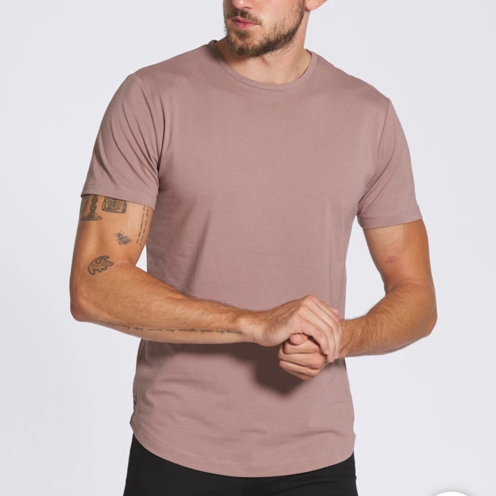 CUTS Men’s Crew Neck Curve Hem T-Shirt NWT!